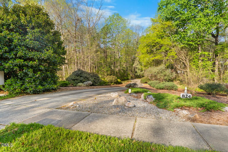 824 Pinehurst Dr, Chapel Hill, NC 27517