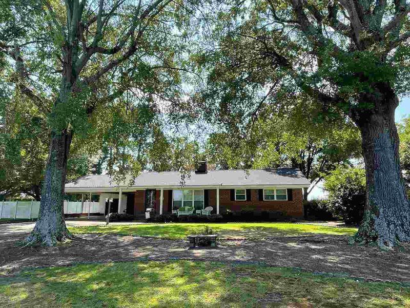 824 S Raleigh St, Angier, NC 27501