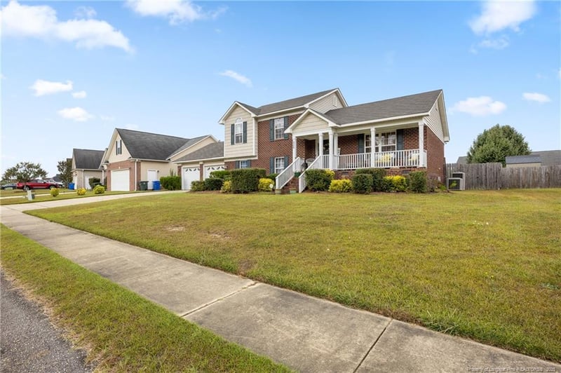 8240 Frenchorn Ln, Fayetteville, NC 28314