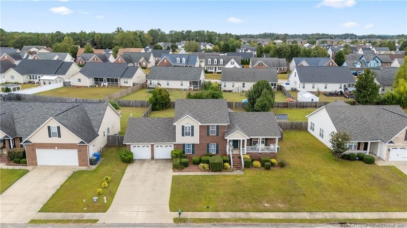 8240 Frenchorn Ln, Fayetteville, NC 28314