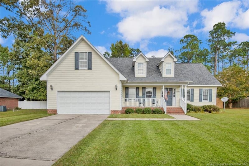 8246 Umstead Rd, Fayetteville, NC 28304