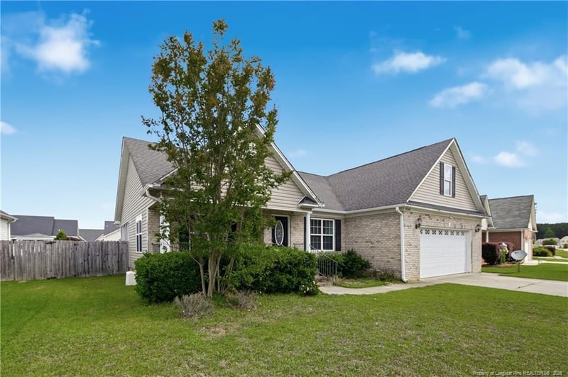 8248 French Horn Ln, Fayetteville, NC 28314