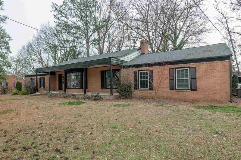 825 S 2nd St, Smithfield, NC 27577