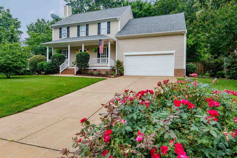 825 Cedar Downs Dr, Raleigh, NC 27607