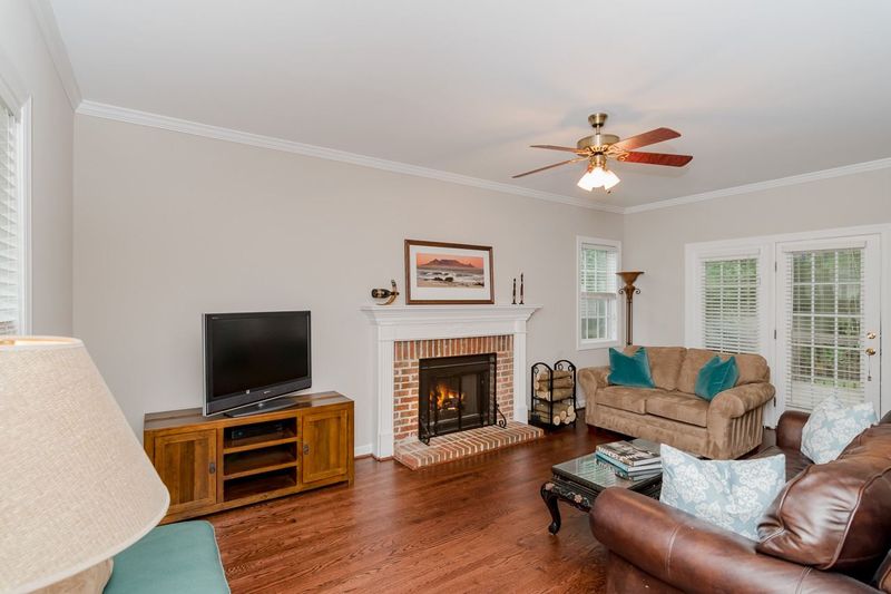 825 Cedar Downs Dr, Raleigh, NC 27607