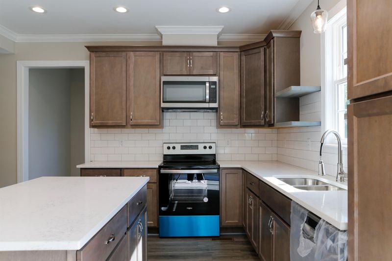 825 Day St, Burlington, NC 27217