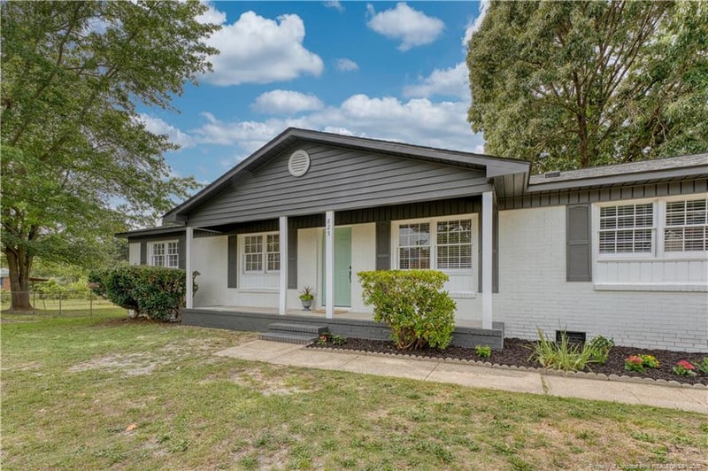 825 Fresno Dr, Fayetteville, NC 28303