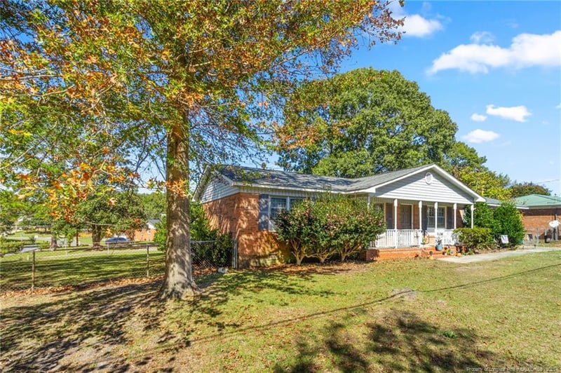 825 Fresno Dr, Fayetteville, NC 28303