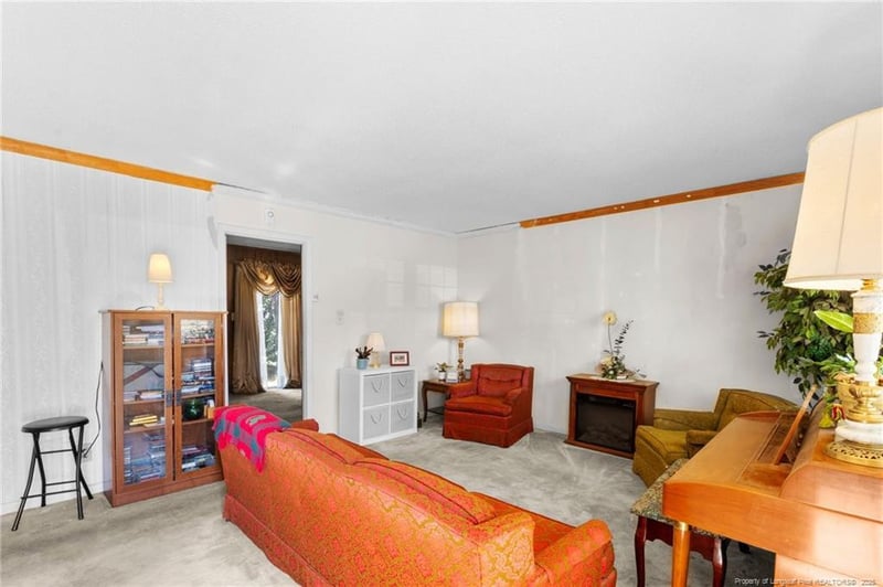 825 Fresno Dr, Fayetteville, NC 28303