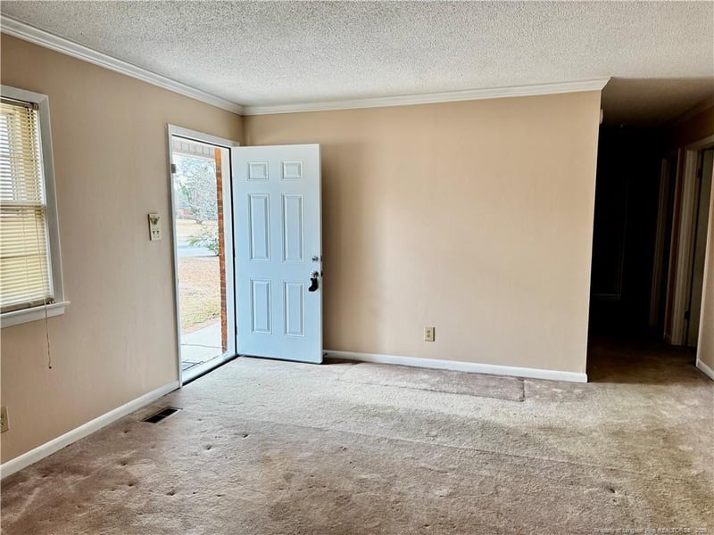 825 Fresno Dr, Fayetteville, NC 28303