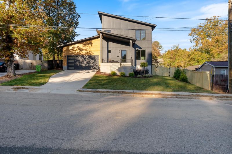 825 N King Charles Rd, Raleigh, NC 27610