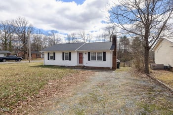 825 Parkwood St, Burlington, NC 27215