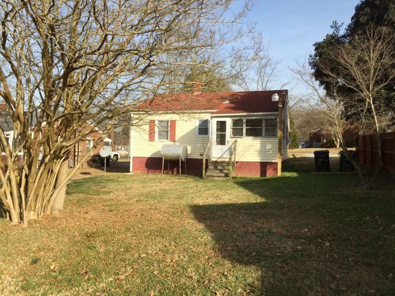 825 Phillips St, Burlington, NC 27217