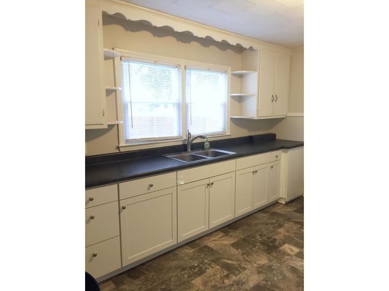 825 Phillips St, Burlington, NC 27217