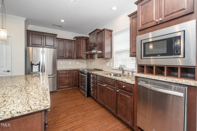 826 Downfield Ln, Fuquay Varina, NC 27526
