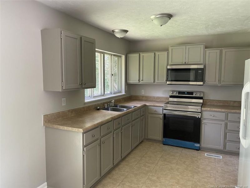826 Moriston Rd, Fayetteville, NC 28314