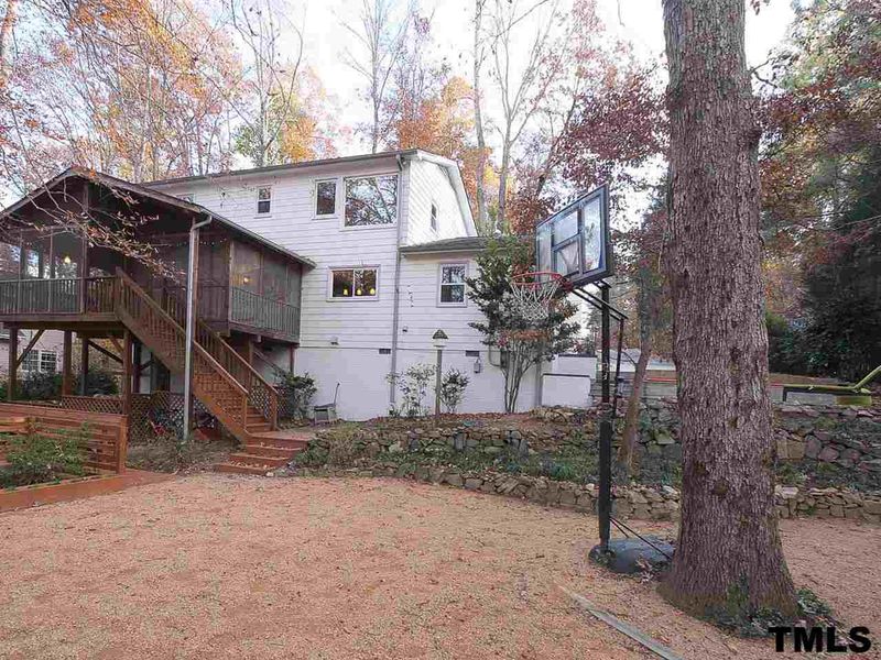 826 Shadylawn Rd, Chapel Hill, NC 27514