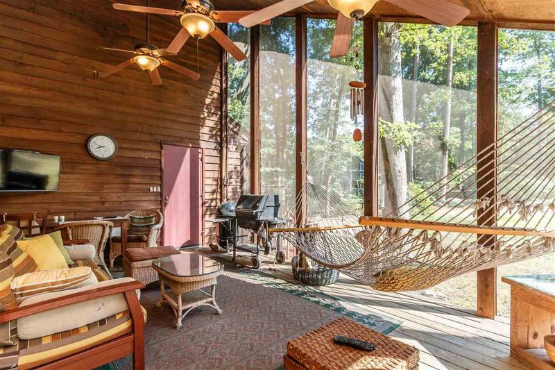 8264 Hillside Dr, Raleigh, NC 27612