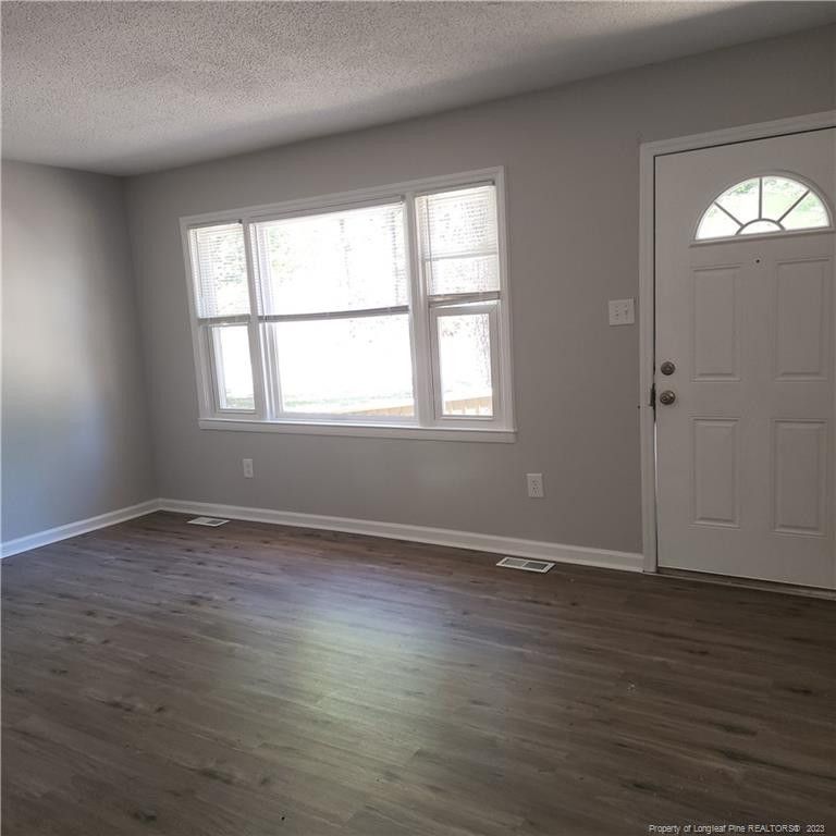 827 Eccles Dr, Fayetteville, NC 28301