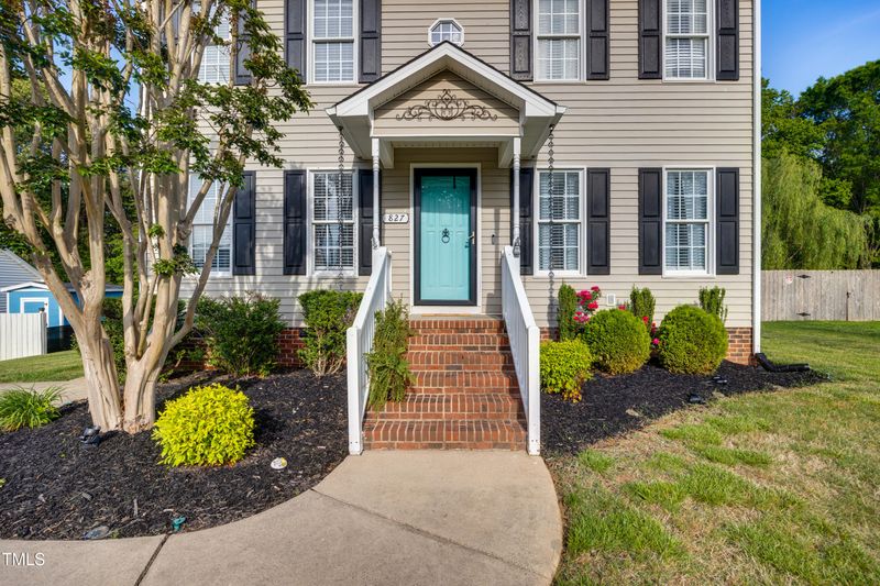 827 Lockesley Ln, Burlington, NC 27217
