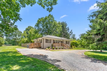827 Loop Rd, Burlington, NC 27217