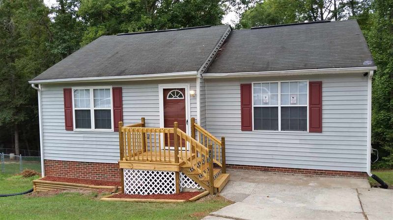 827 Riverbark Ln, Durham, NC 27703