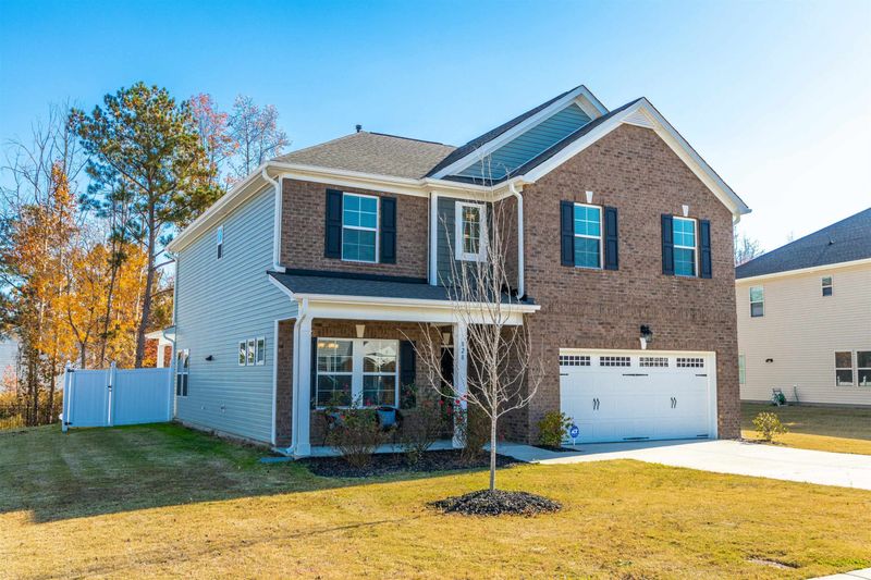 828 Amber Forest Dr, Fuquay Varina, NC 27526