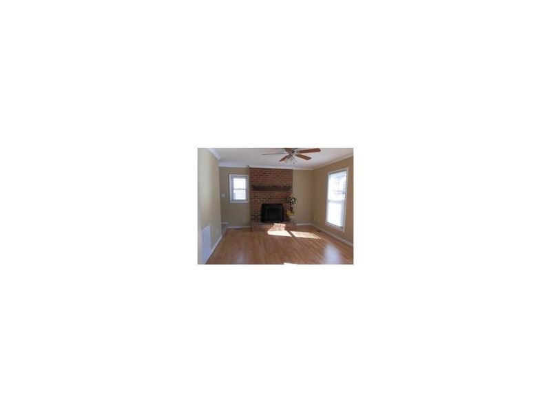 828 Cornwallis Dr, Burlington, NC 27215