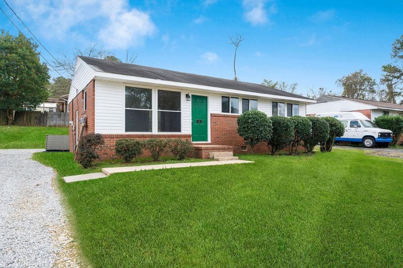 828 Newcombe Rd, Raleigh, NC 27610