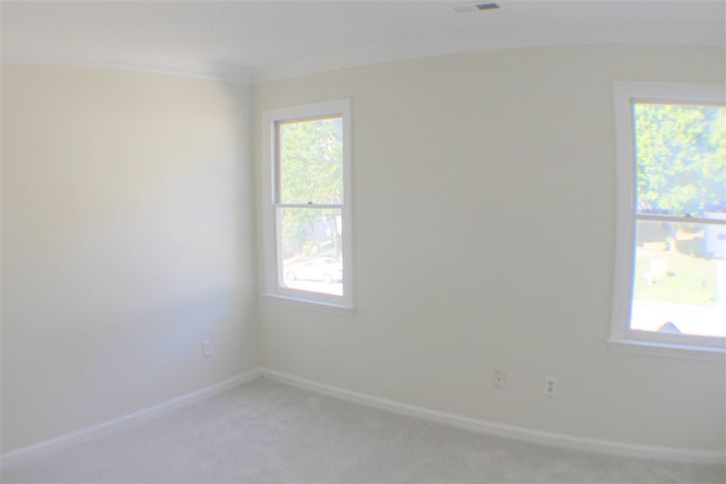 828 Penncross Dr, Raleigh, NC 27610