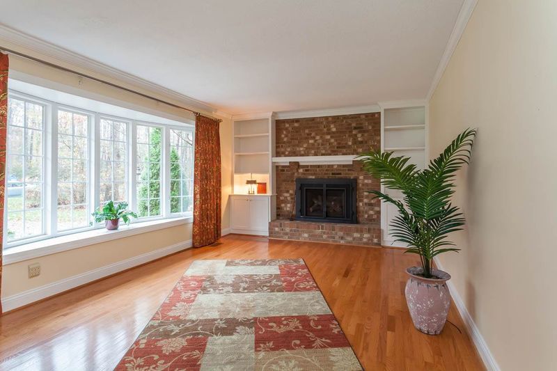 828 Tinkerbell Rd, Chapel Hill, NC 27517