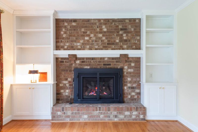 828 Tinkerbell Rd, Chapel Hill, NC 27517