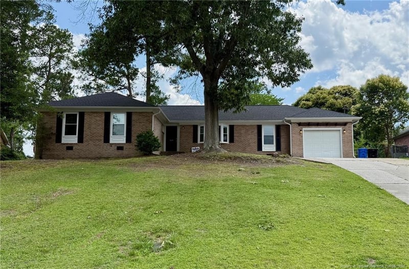829 Dandridge Dr, Fayetteville, NC 28303