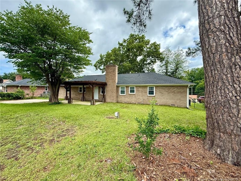 829 Dandridge Dr, Fayetteville, NC 28303