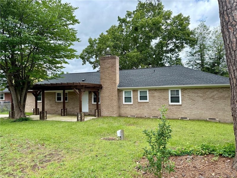 829 Dandridge Dr, Fayetteville, NC 28303