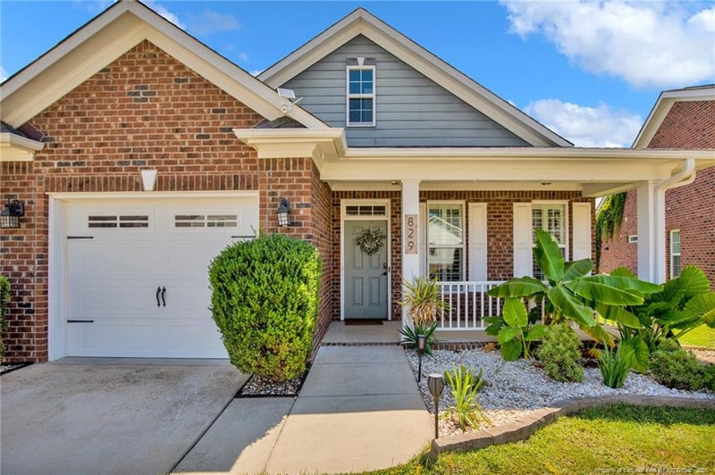 829 Falling Creek Ln, Fayetteville, NC 28304
