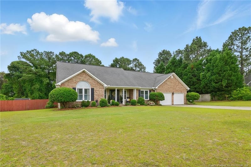 829 Foxcroft Dr, Fayetteville, NC 28311