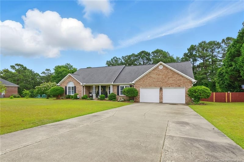 829 Foxcroft Dr, Fayetteville, NC 28311