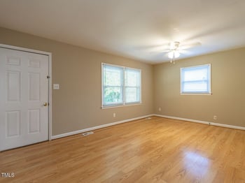 829 Greenwich St, Raleigh, NC 27610