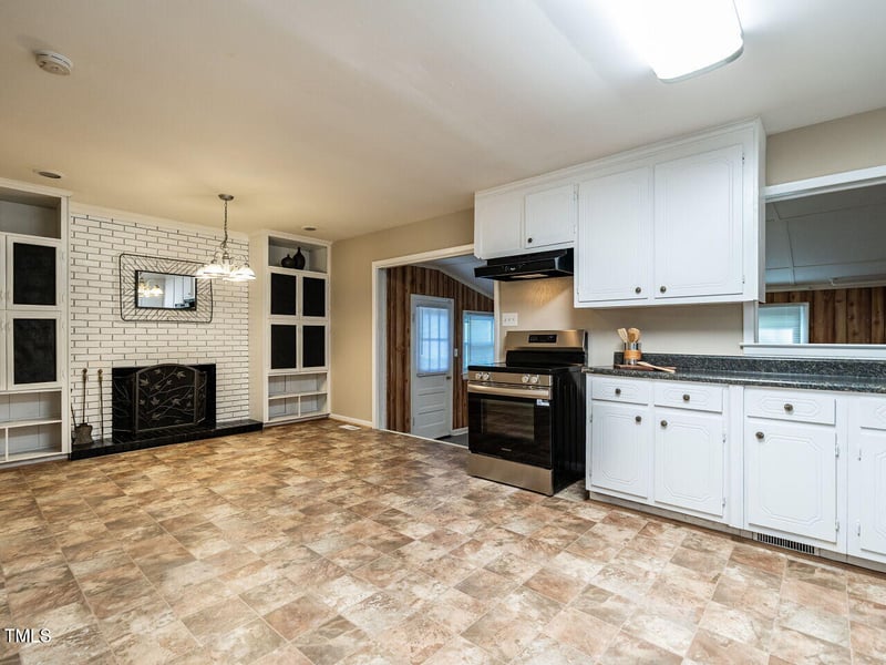 829 Greenwich St, Raleigh, NC 27610