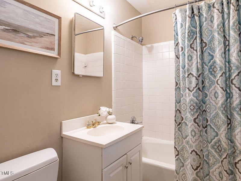 829 Greenwich St, Raleigh, NC 27610