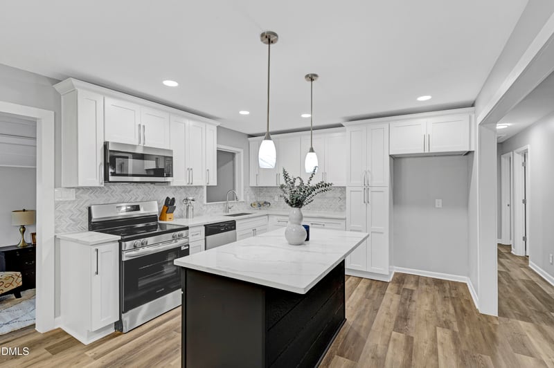 829 Greenwich St, Raleigh, NC 27610