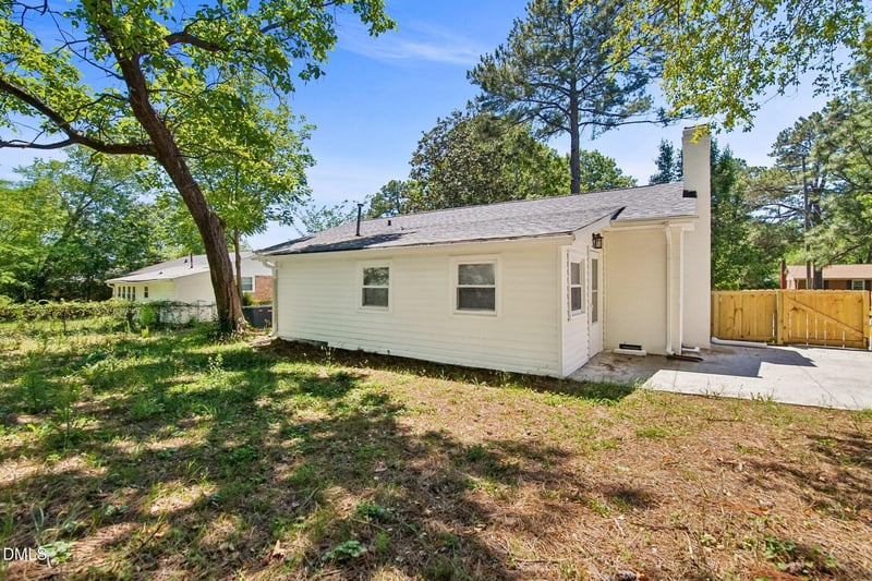 829 Greenwich St, Raleigh, NC 27610