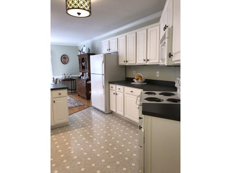 829 Lockesley Ln, Burlington, NC 27217
