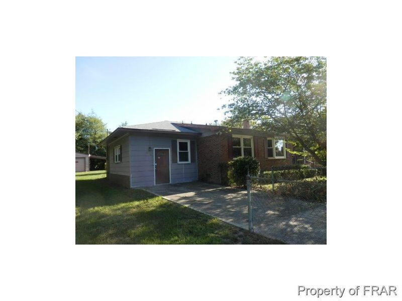 829 Myrtle Dr, Hope Mills, NC 28348