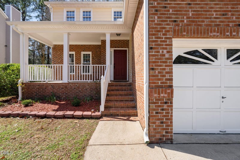 829 Penncross Dr, Raleigh, NC 27610