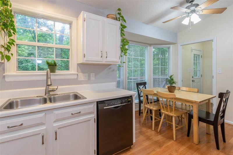 829 Riverbark Ln, Durham, NC 27703