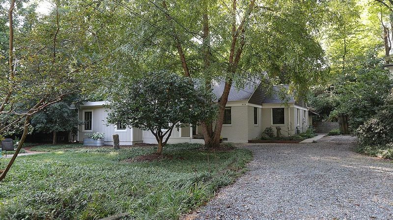 829 Runnymede Rd, Raleigh, NC 27607