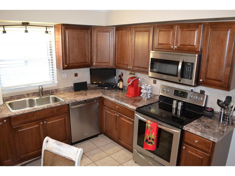 830 Cornwallis Dr, Burlington, NC 27215