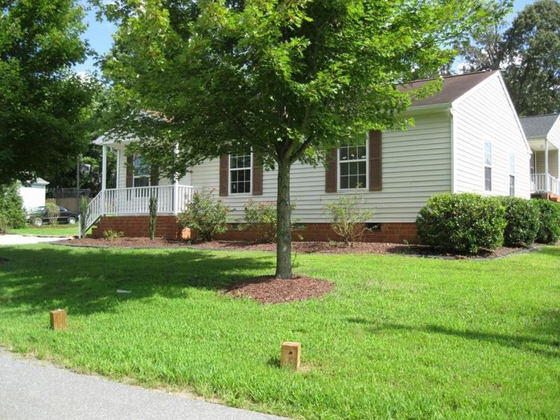 830 Oxford Ln, Burlington, NC 27215